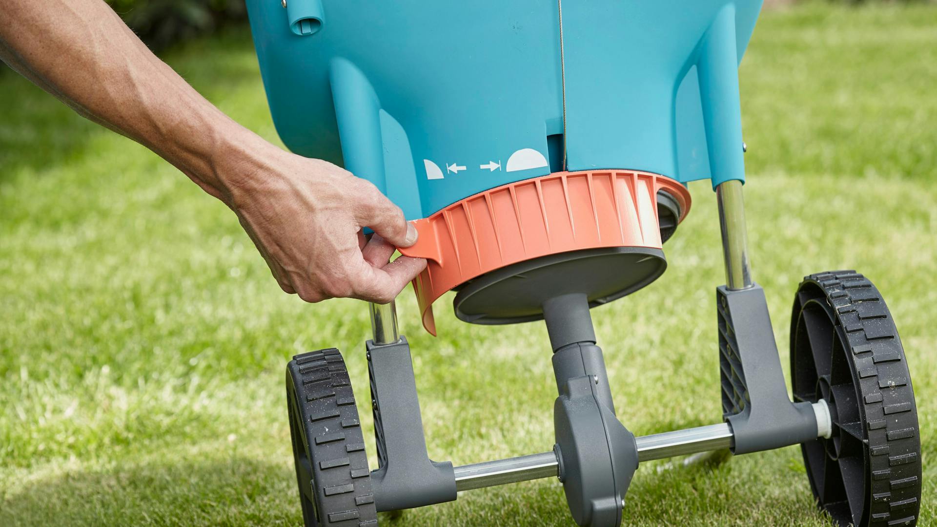 Gyomirtózzák a gyepet