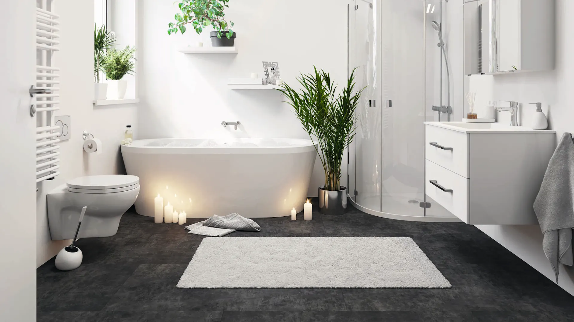 Weißes Badezimmer mit dunkelgrauem Boden und weißem Badvorlegen. Im Hintergrund eine Badewanne und Dusche, seitlich Toilette und Waschbecken.