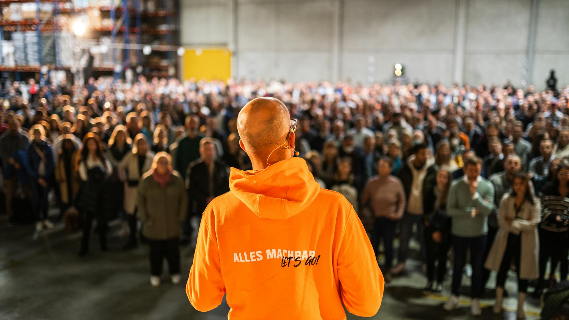 Sebastian Gundel bei seiner Begrüßungsrede