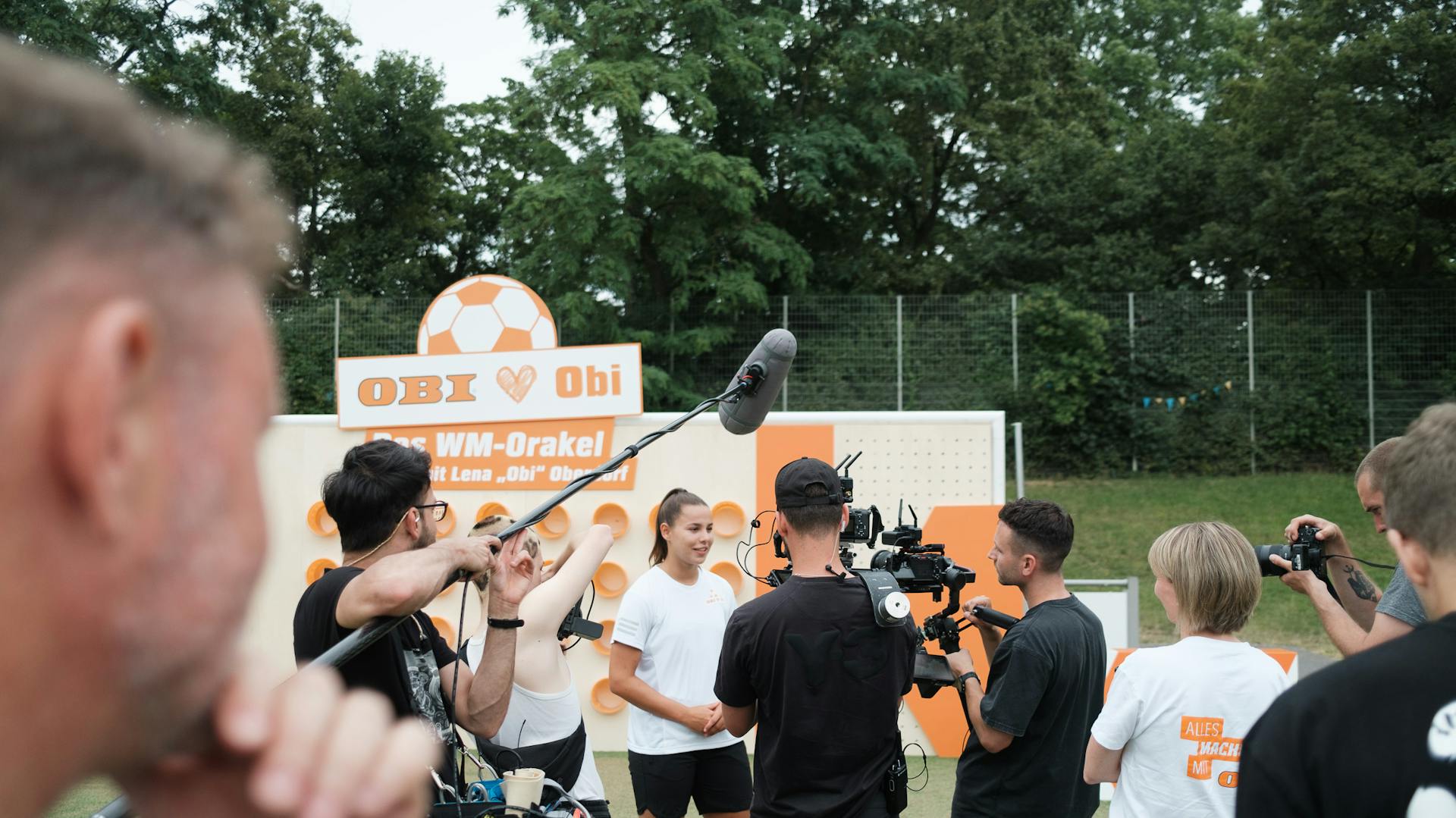 Behind the Scenes Videodreh mit Lena Oberdorf