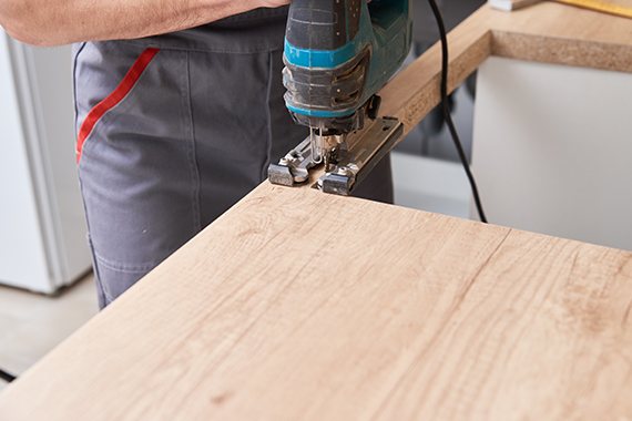 Przykręcanie uchwytu wiertarką