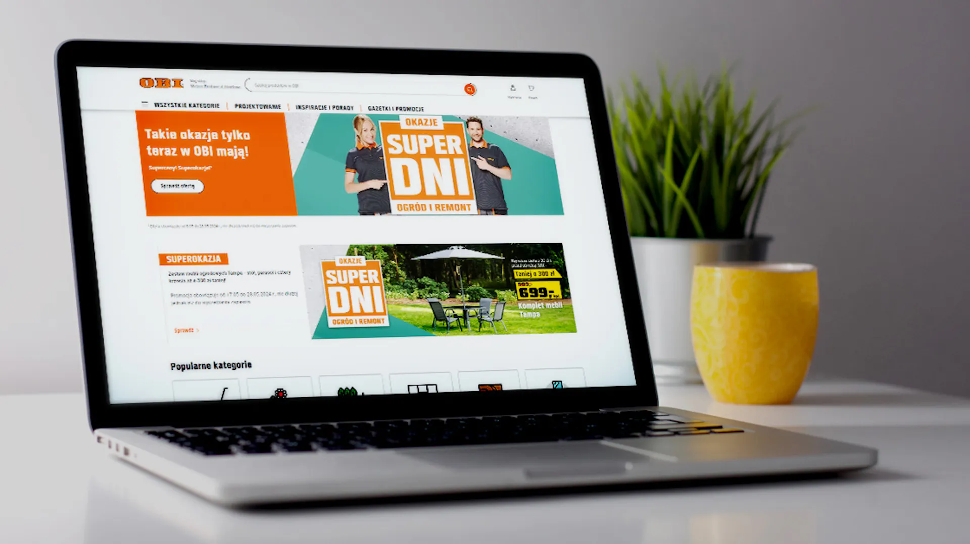 Laptop mit obi.de im Browser geöffnet