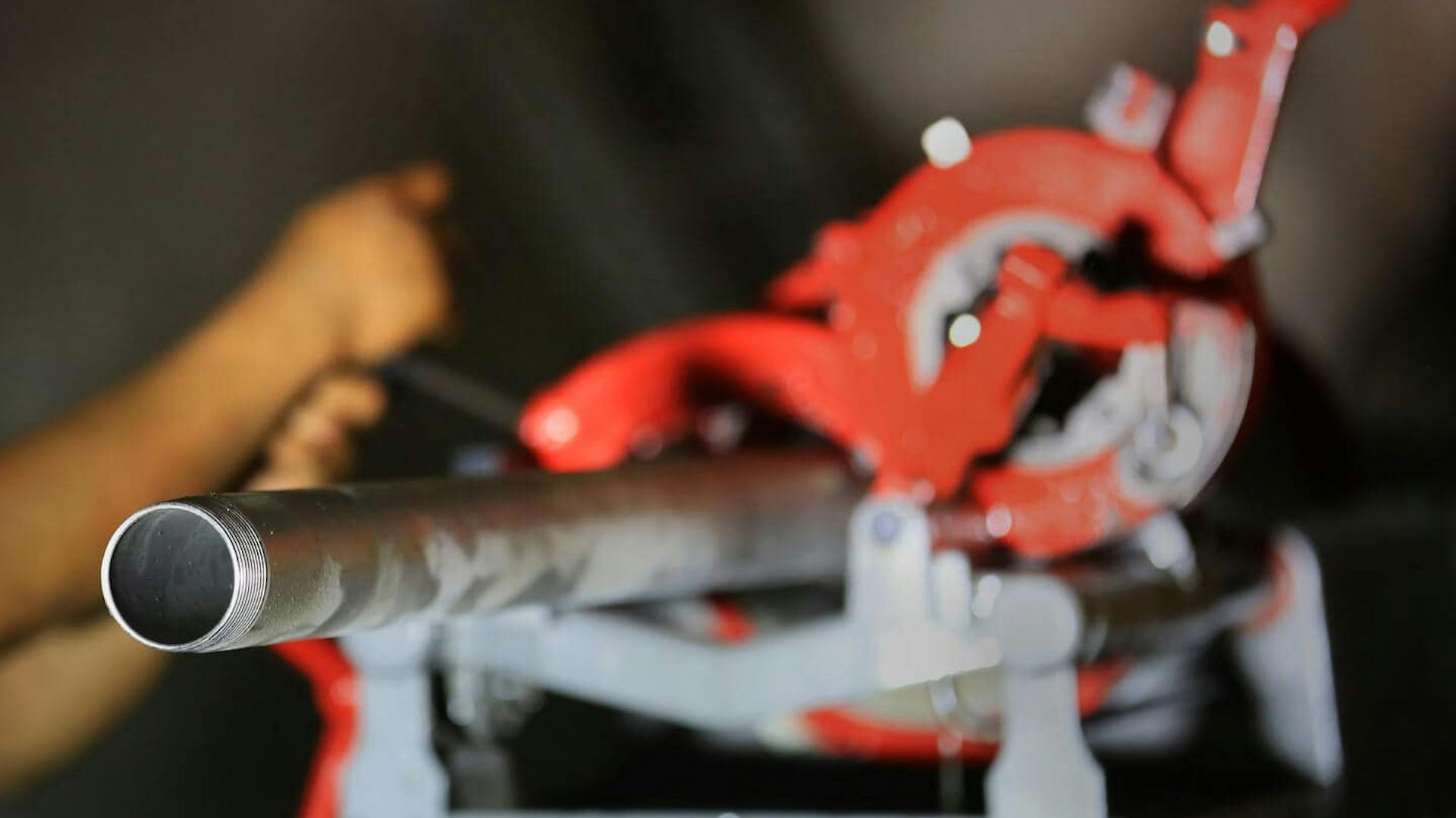 Rura z gwintem wykonanym gwintownicą elektryczną