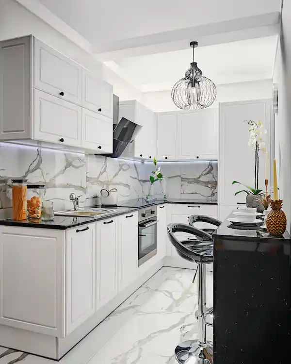 Marmur w kuchni w stylu glamour