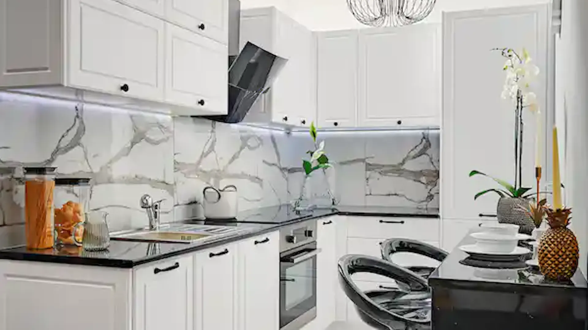 Marmur w kuchni w stylu glamour