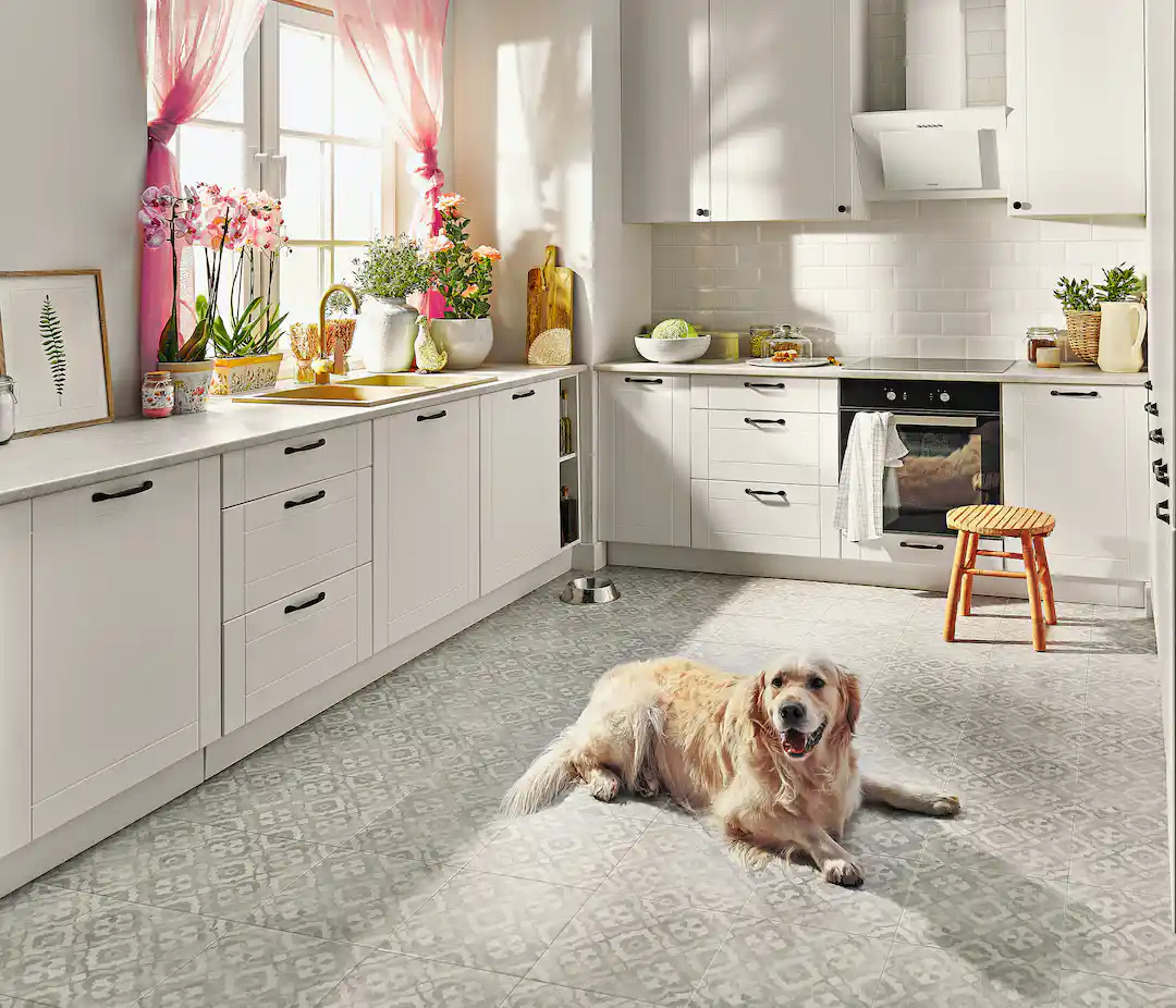  Duża biała kuchnia w stylu klasycznym