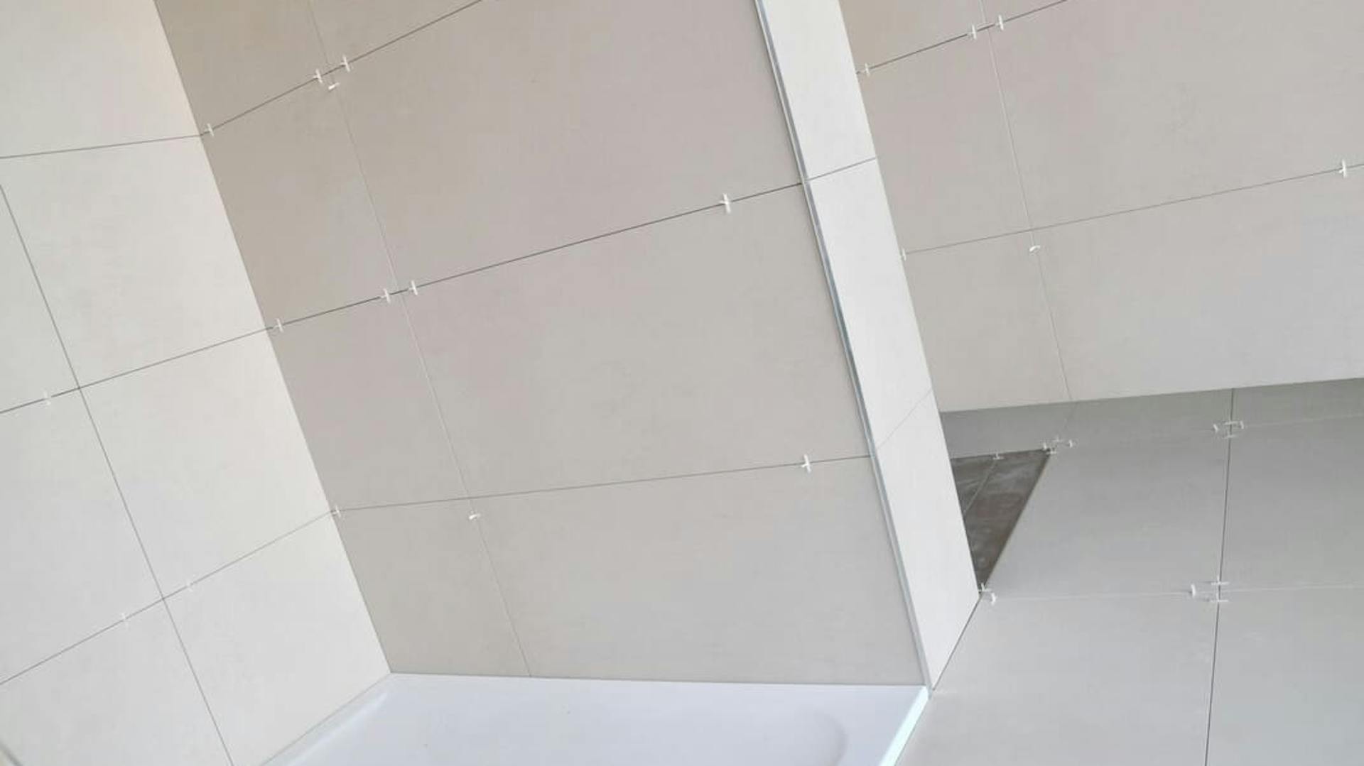 Dowiedz się, jak prawidłowo układać płytki w łazience! |OBI | OBI