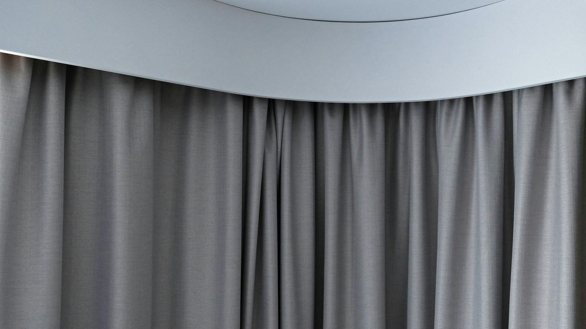 Biała maskownica karnisza