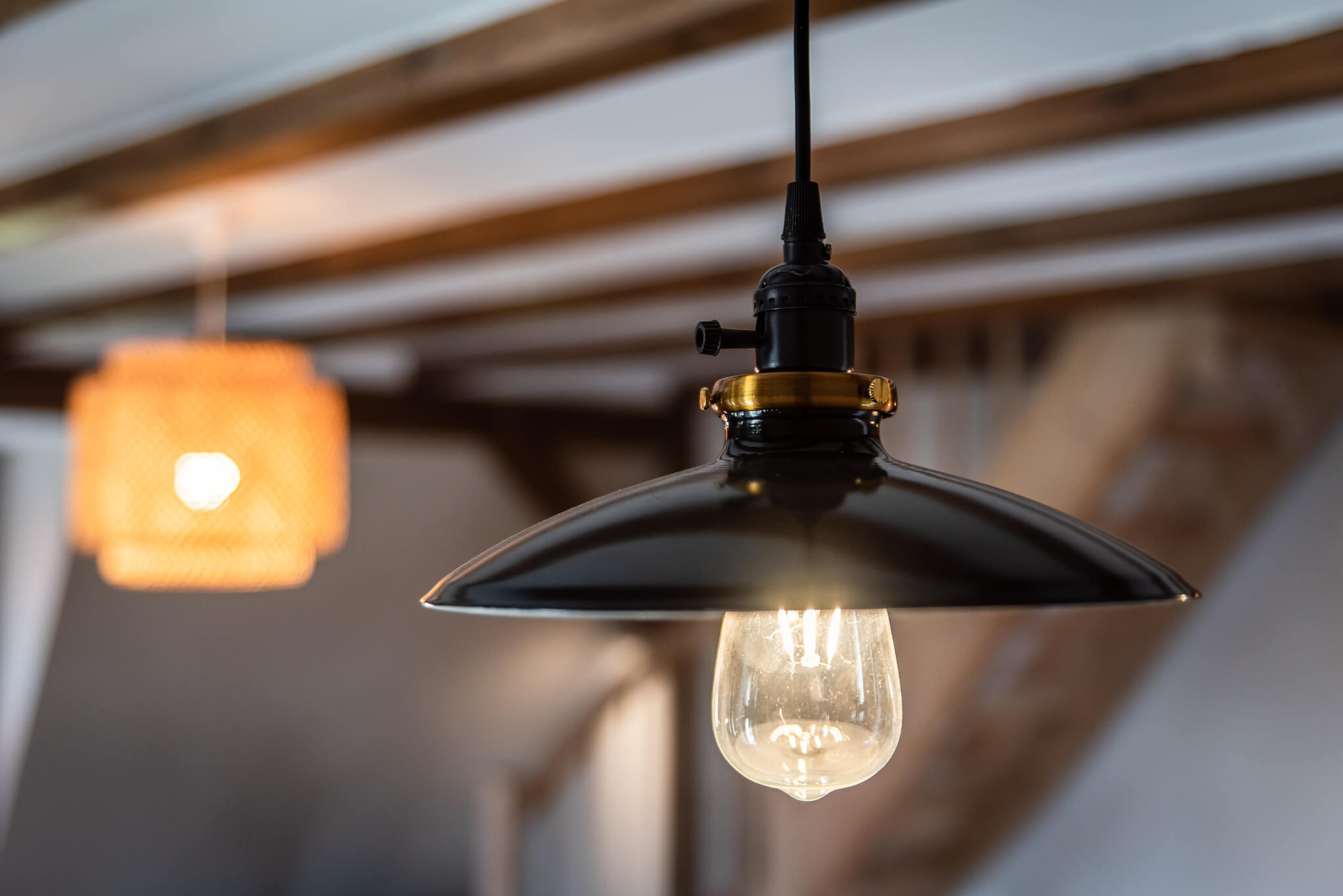 Lampa LED w nowoczesnej, metalowej oprawie