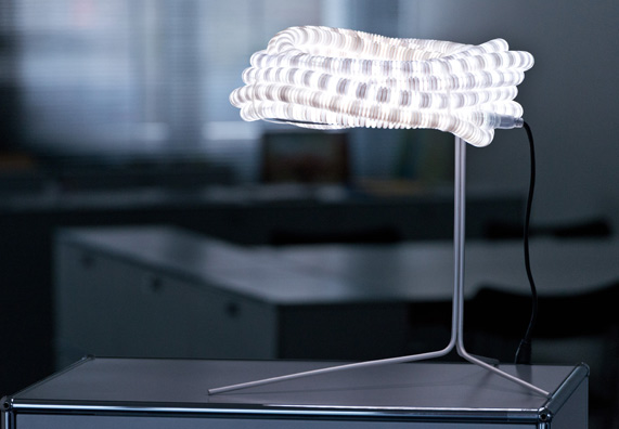 Wężowa lampa