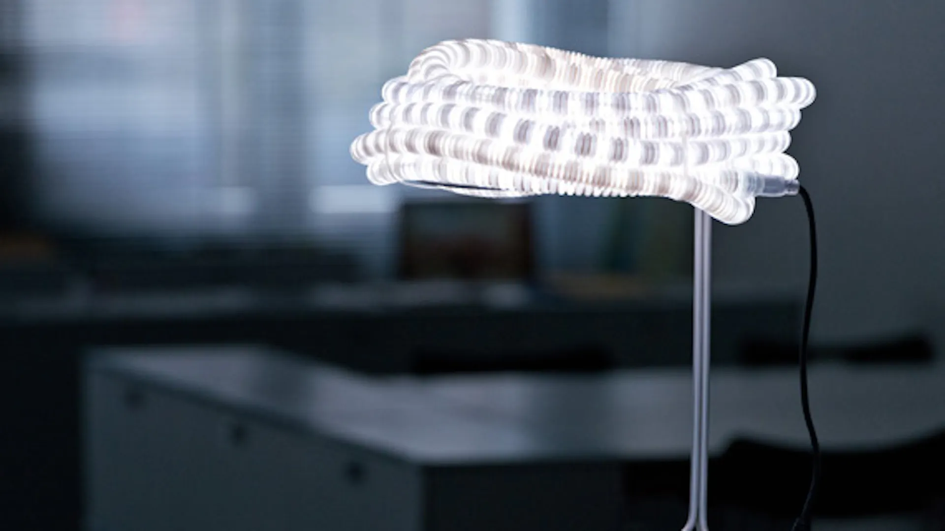 Wężowa lampa
