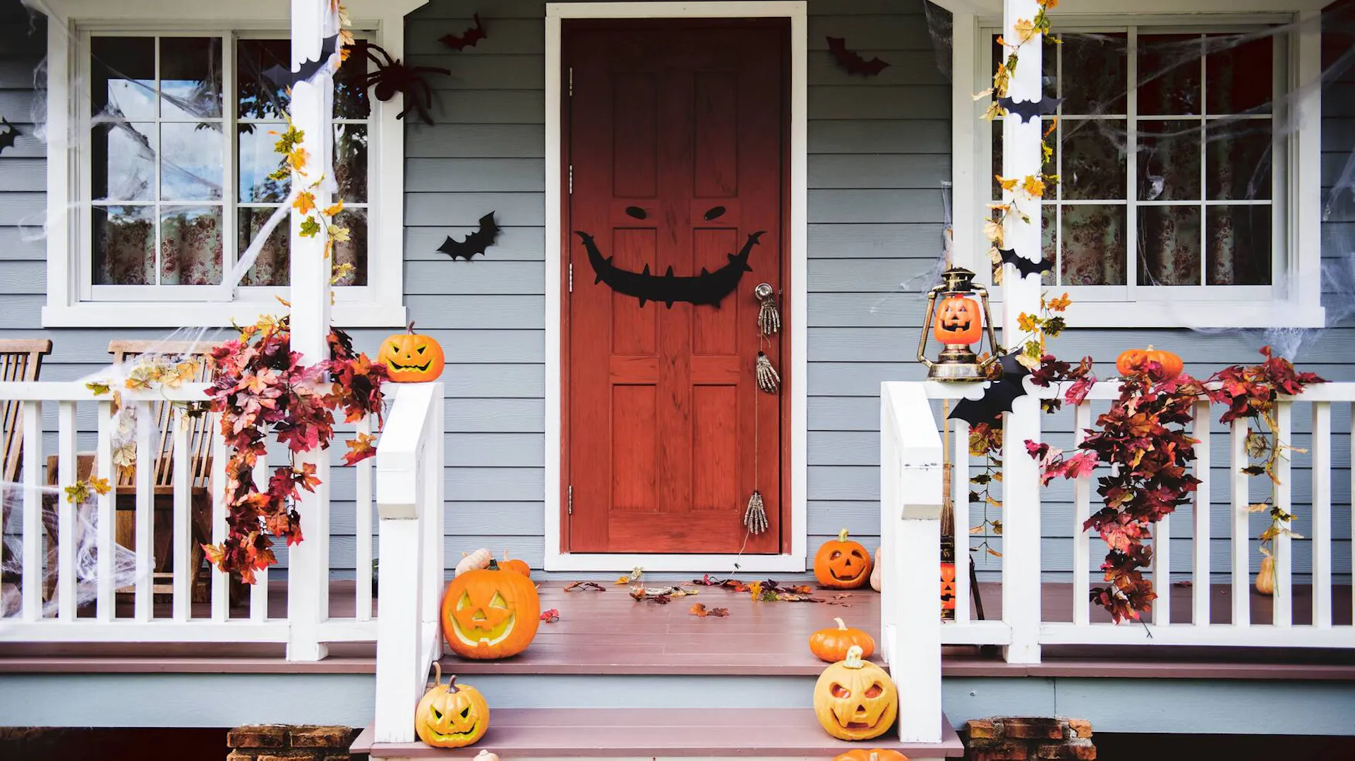 Zewnętrzna dekoracja domu na Halloween