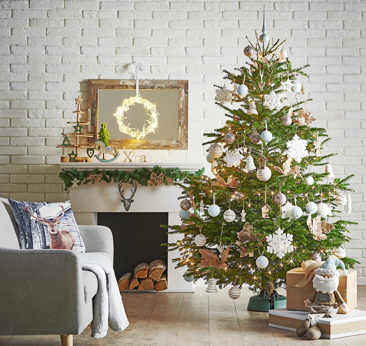 Jak ubrać choinkę? Inspiracje w stylu glamour i nie tylko OBI