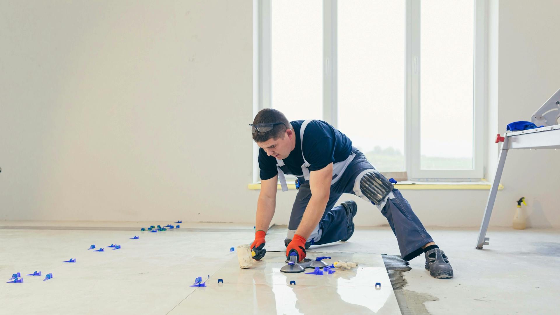 Układanie płytek podłogowych w 9 krokach – instrukcja OBI