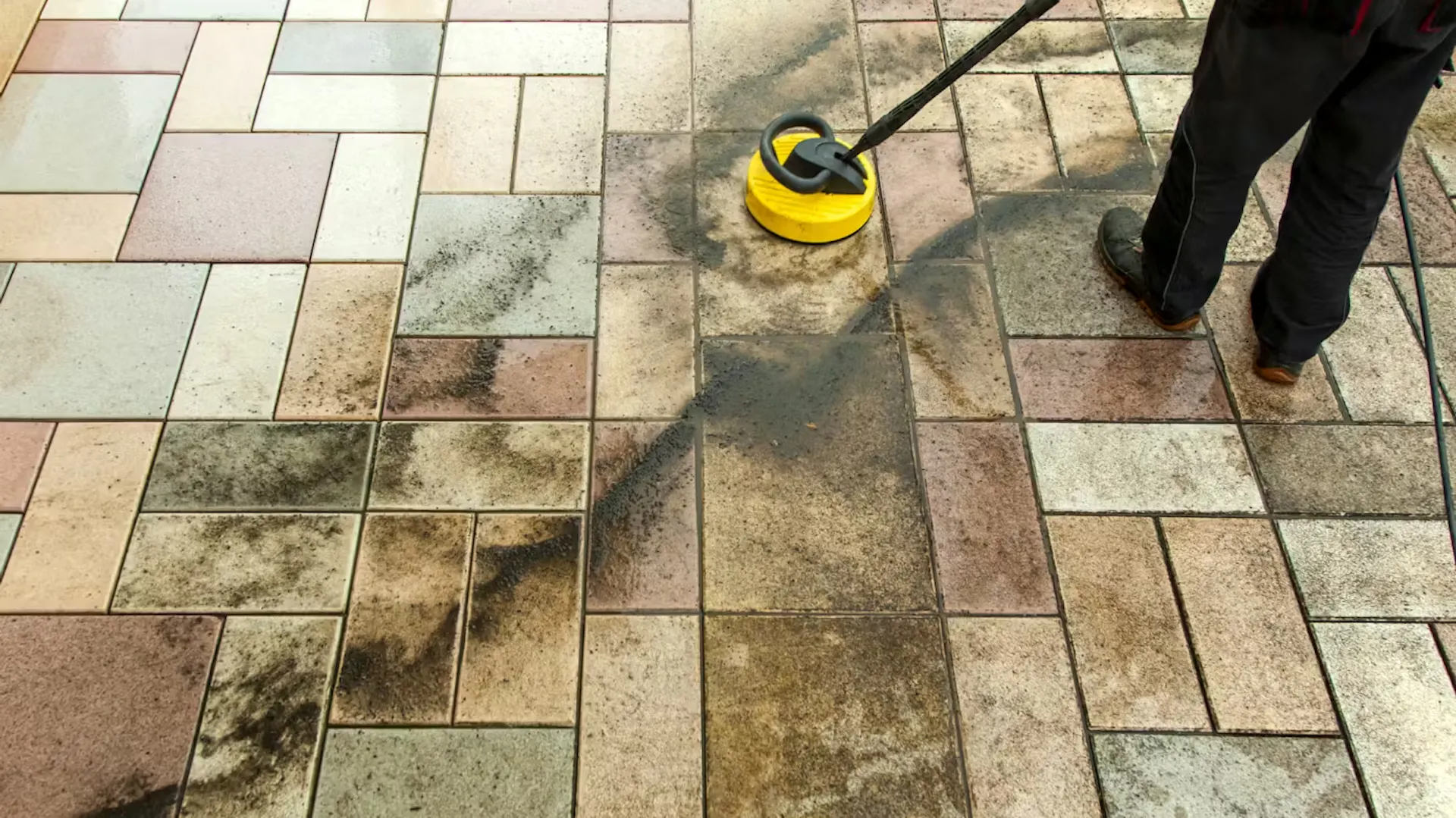 Czyszczenie płyt tarasowych myjką wysokociśnieniową