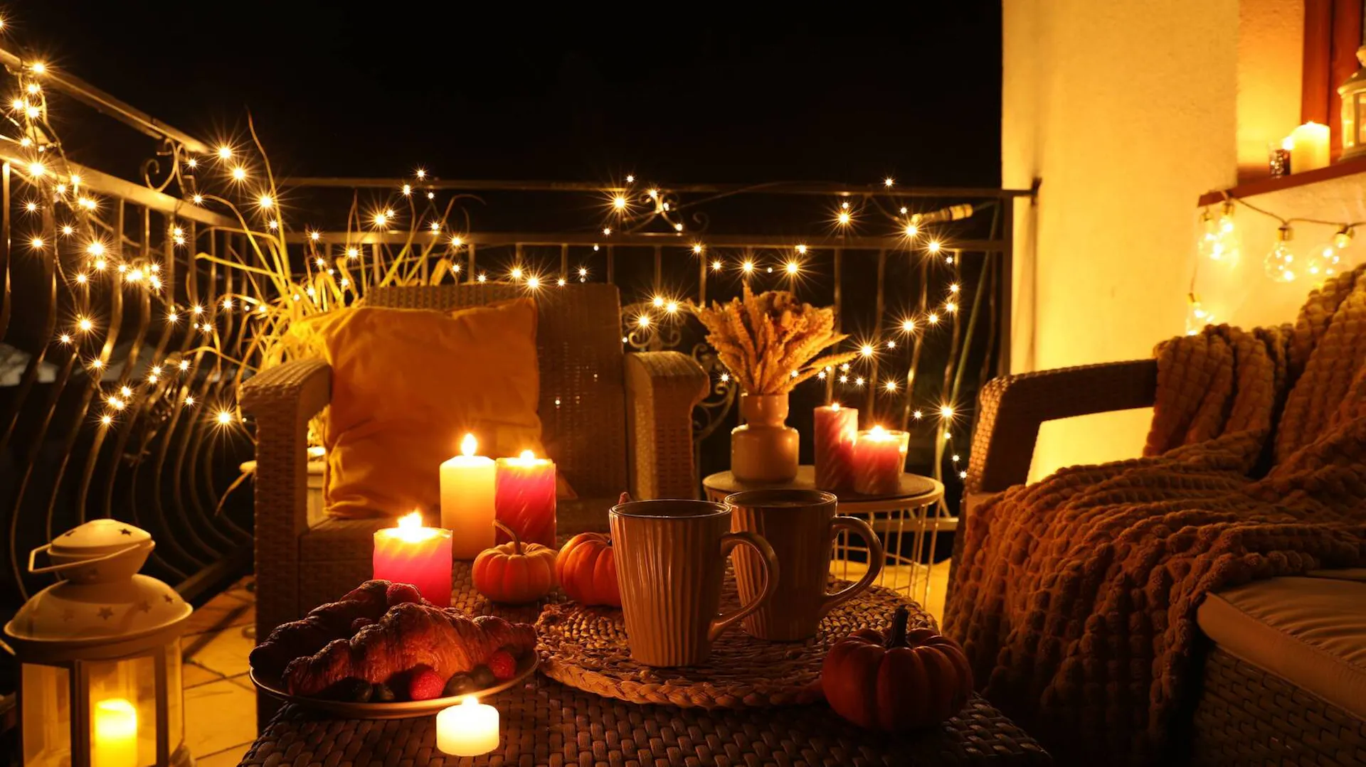 Jesienny balkon wieczorową porą