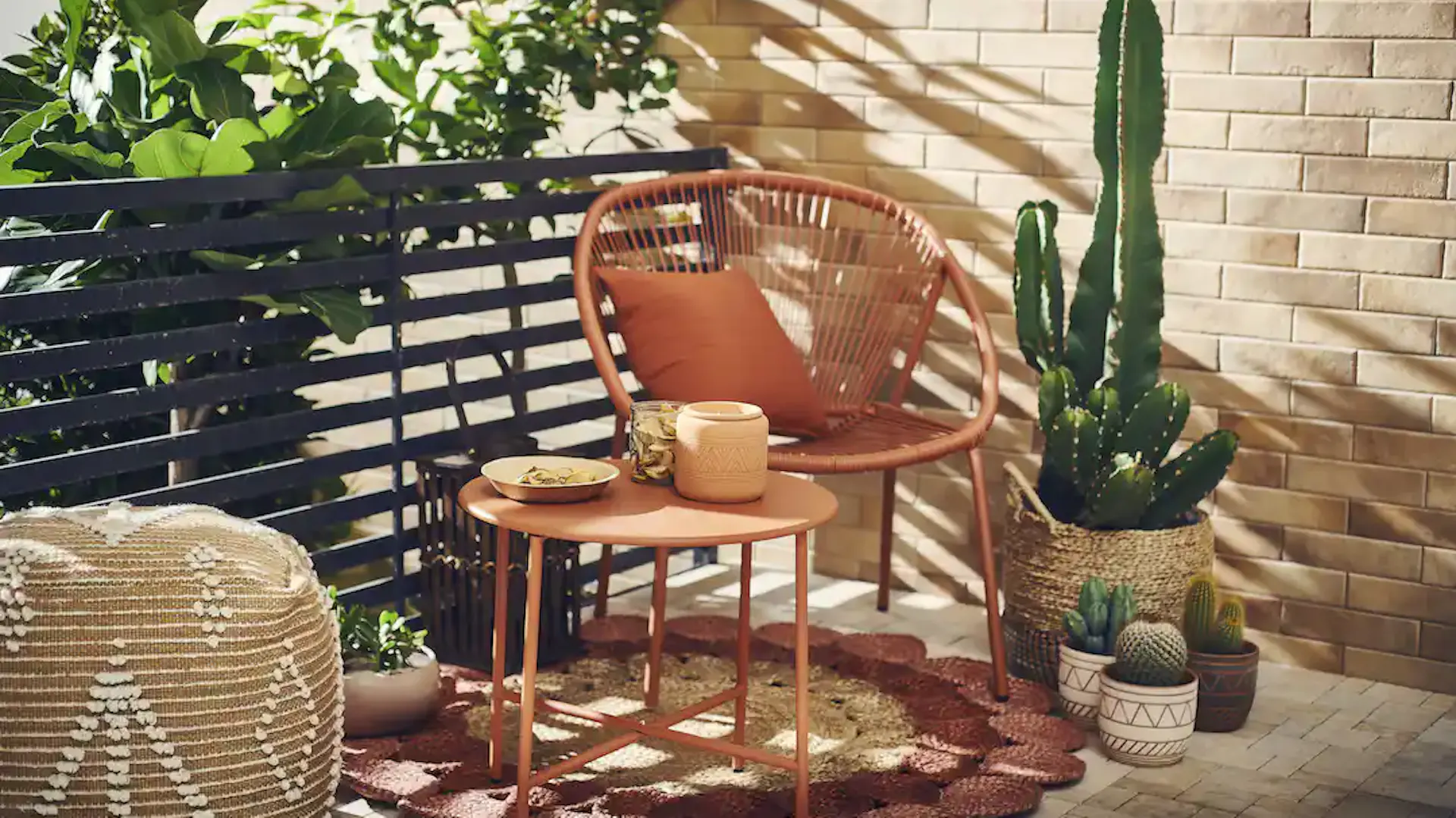 Wystrój balkony w bloku – zainspiruj się stylem desert flower
