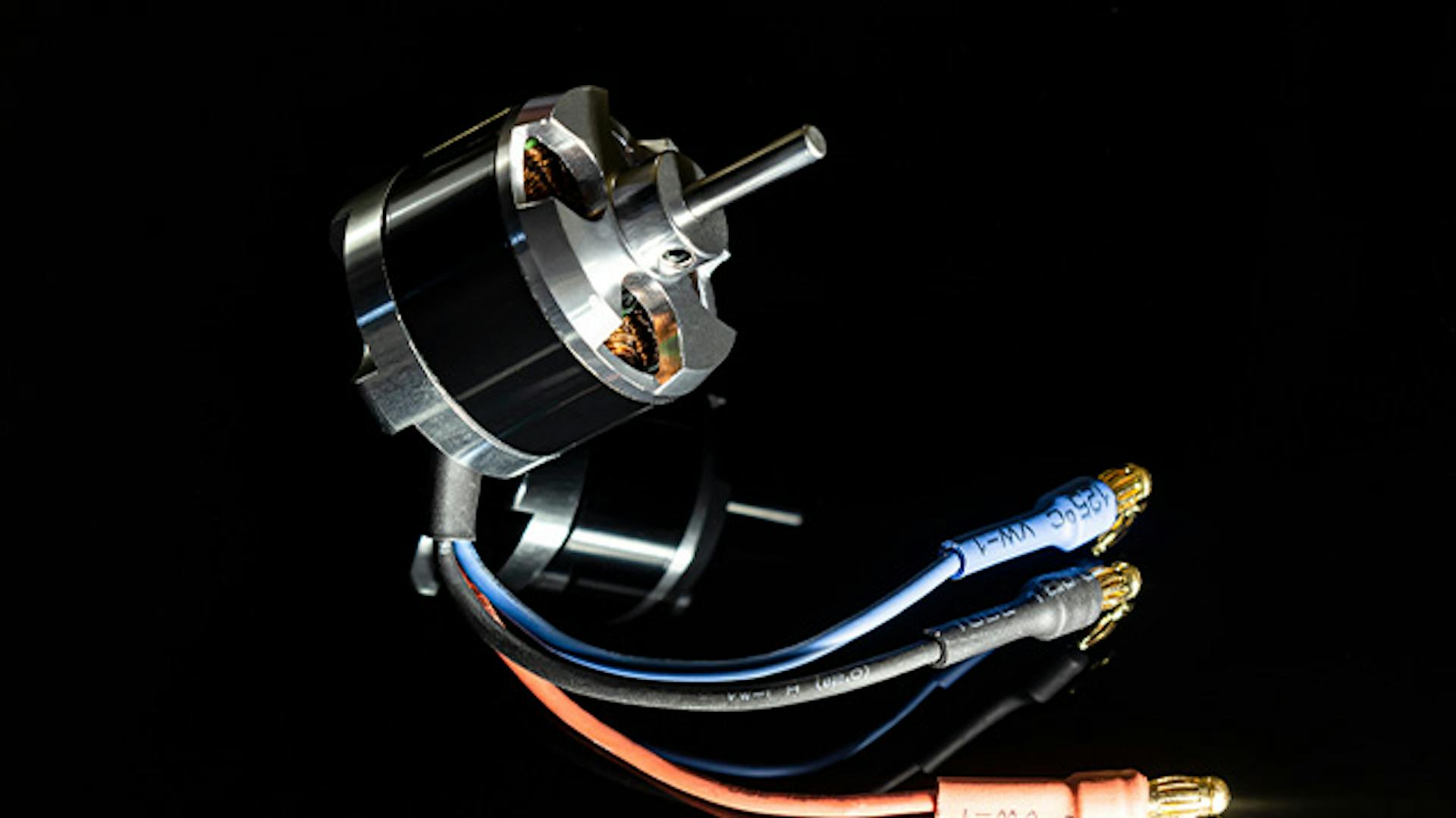 Na czym polega przewaga silników bezszczotkowych nad szczotkowymi?