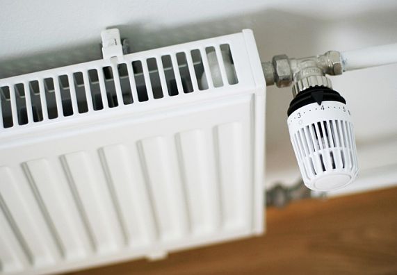 Grzejnik z pokrętłem regulacji ciepła