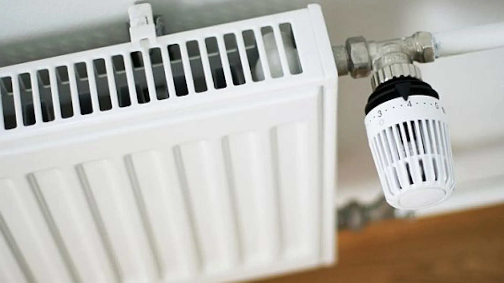 Grzejnik z pokrętłem regulacji ciepła