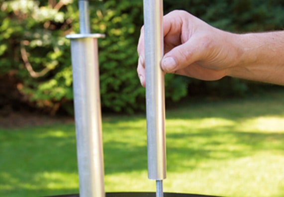 Montaż tulei aluminiowych pomiędzy poszczególnymi poziomami piramidy kwiatowej
