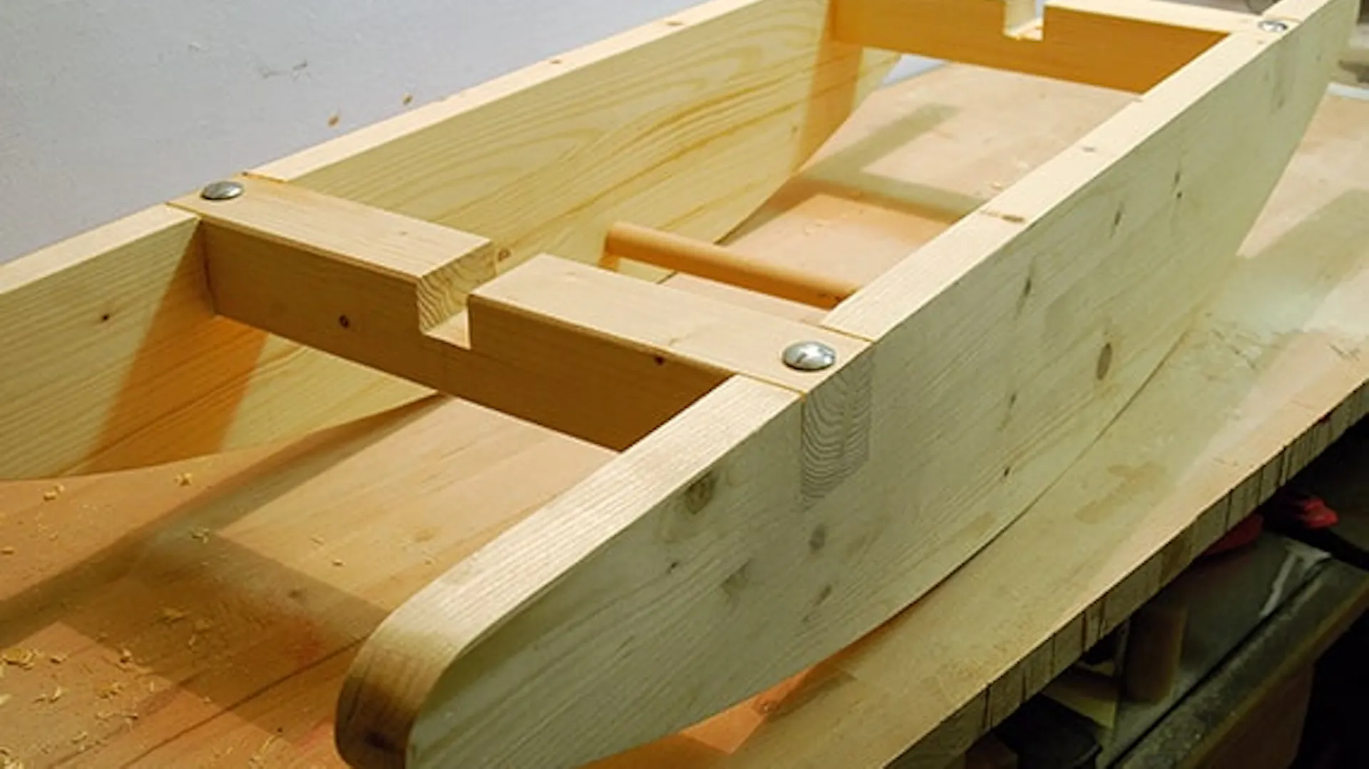Drewniana konstrukcja na biegunach