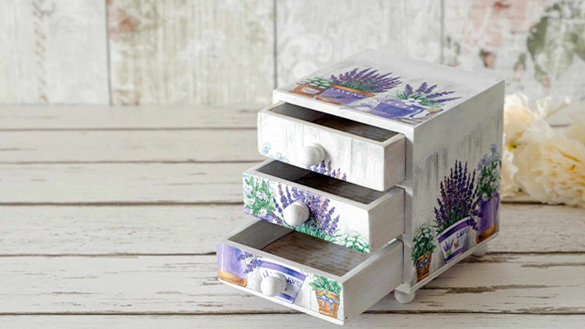 Technika decoupage na drewnie