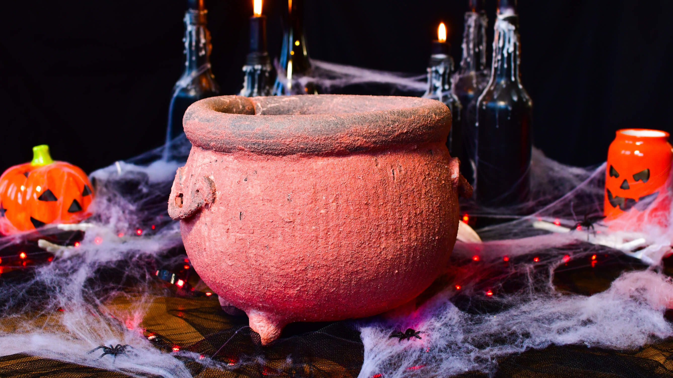 Jak zrobić ozdobę Halloween DIY kociołek czarownicy - etap gruntowania