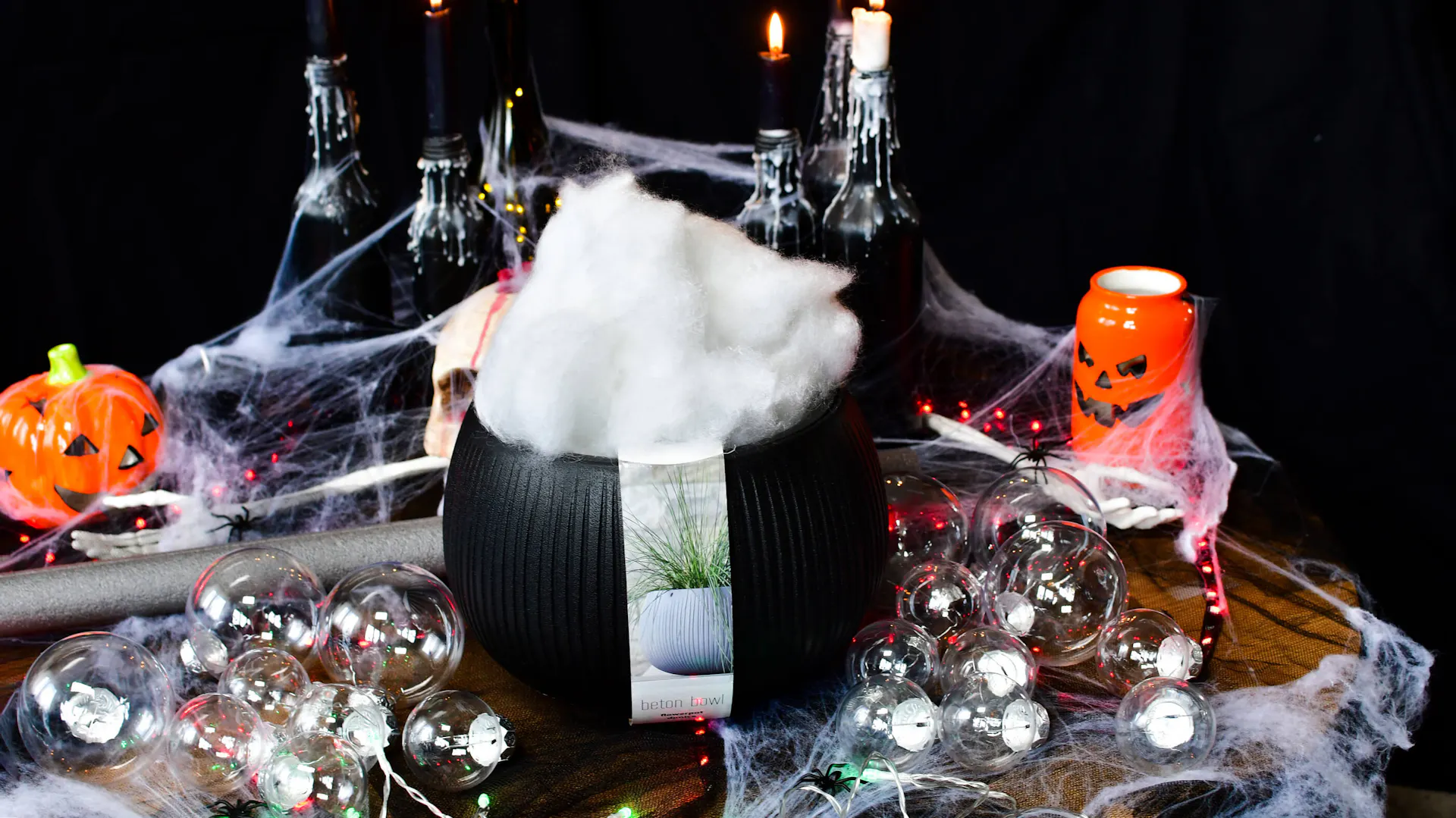 Jak zrobić ozdobę Halloween – niezbędne akcesoria do przygotowania kociołka czarownicy DIY