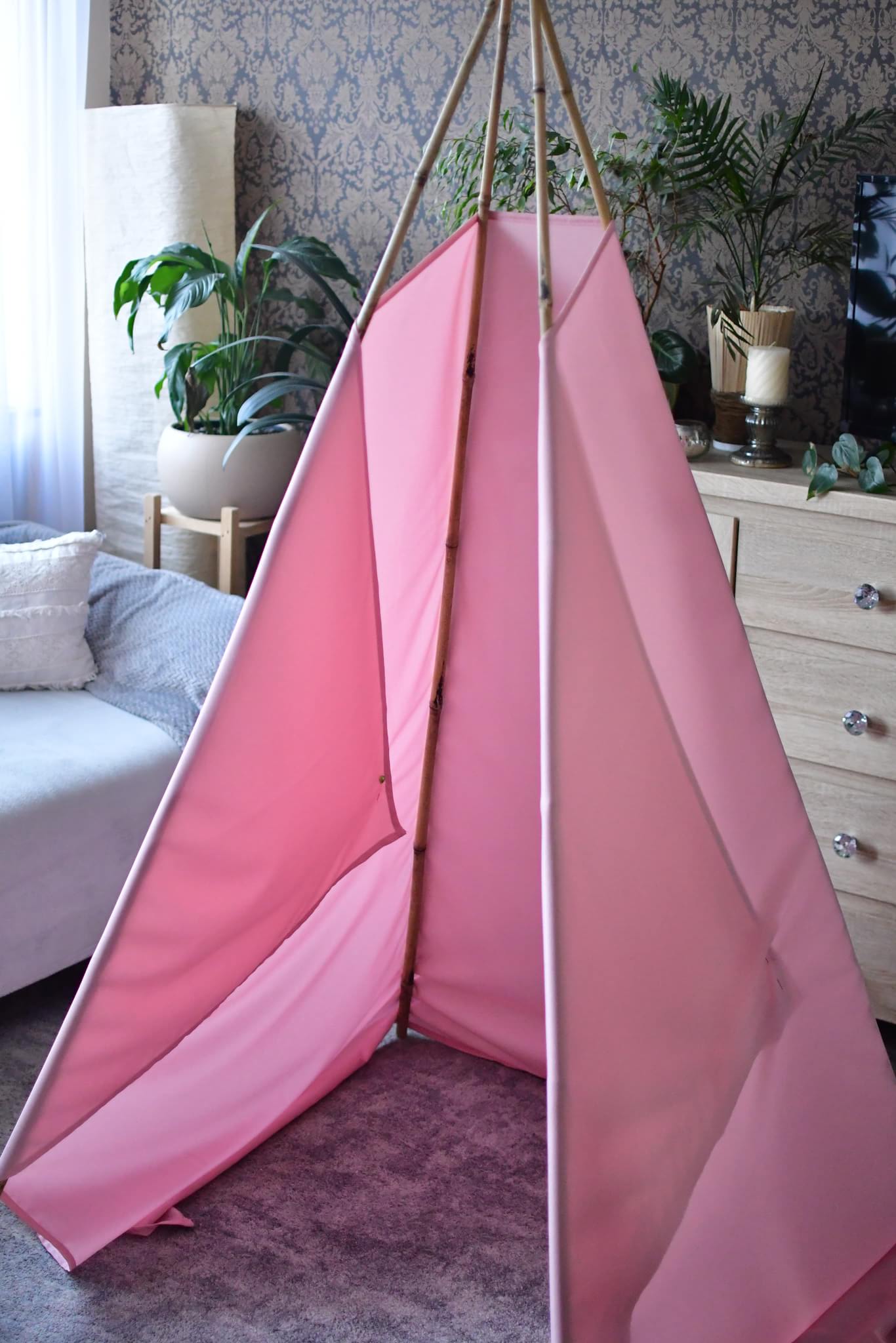 Tipi DIY - Zszycie elementów stabilizuje całą konstrukcję.