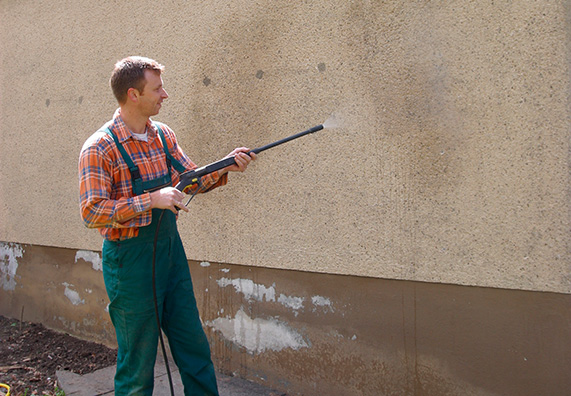 Az alap tisztítása magasnyomású tisztítóval