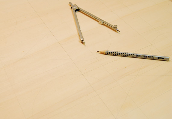 Oldallapok megrajzolása és kivágása a bortartó ötletekhez