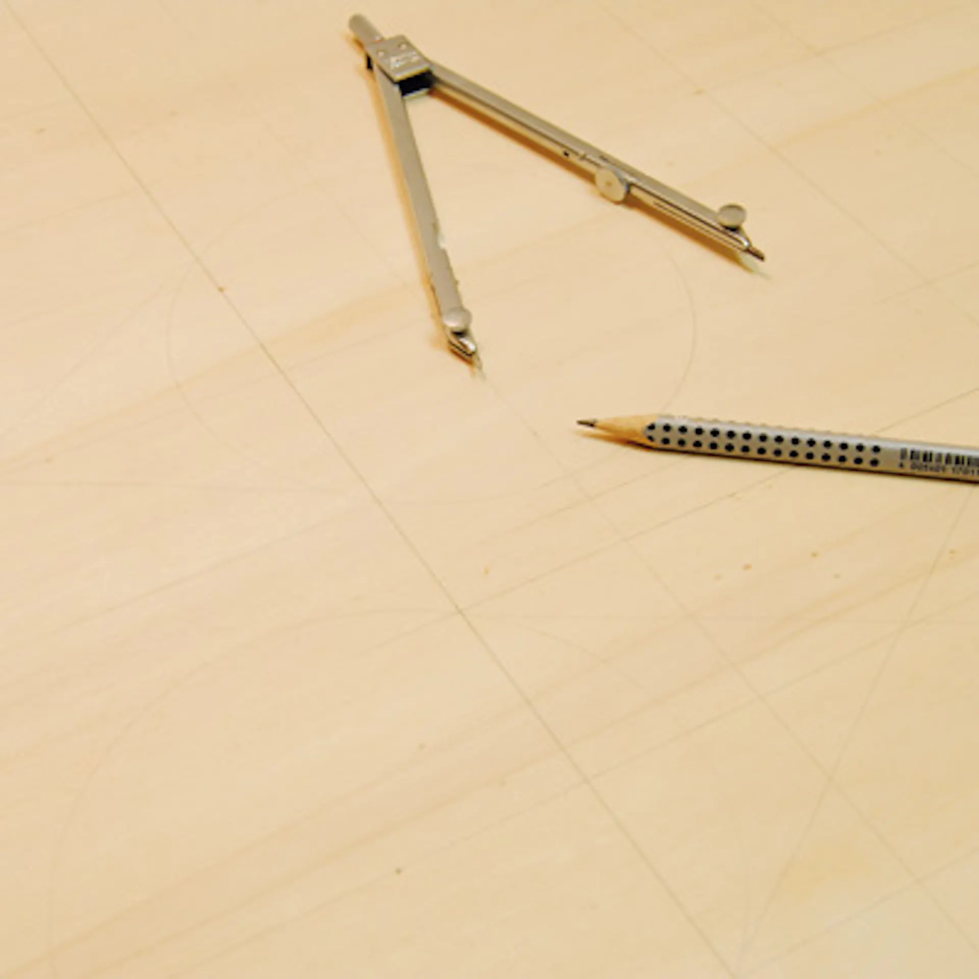 Oldallapok megrajzolása és kivágása a bortartó ötletekhez