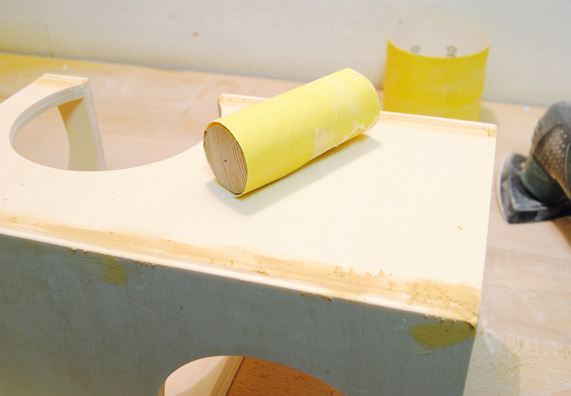 Bortartó állvány lapjainak csiszolása