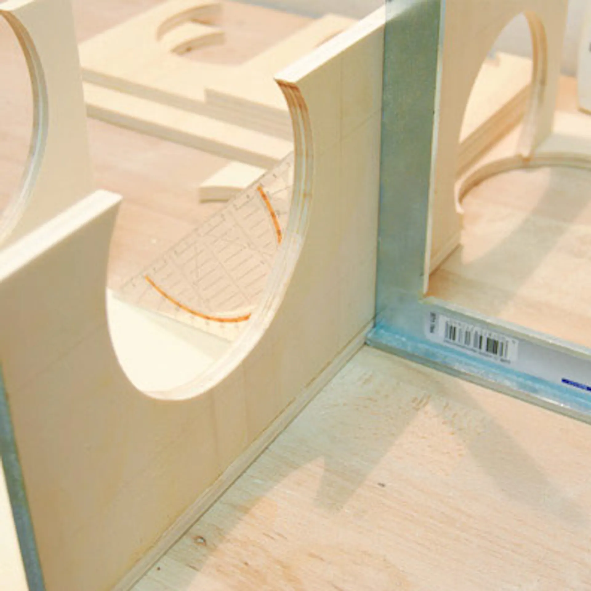 Bortartó állvány lapjainak összeragasztása