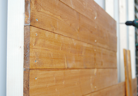 A deszkák az élfákra illesztve