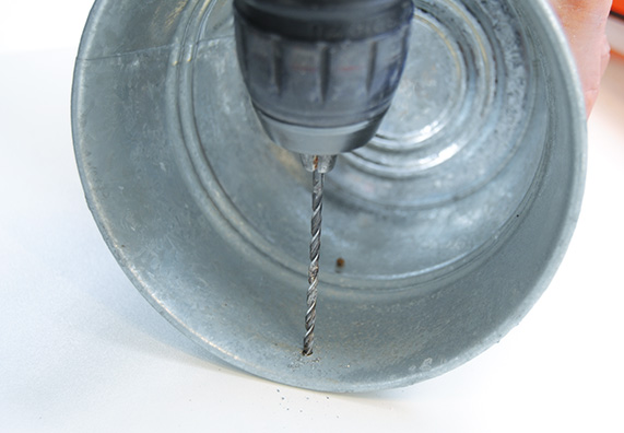 Kaspók átfúrása vékony szárú fúróval