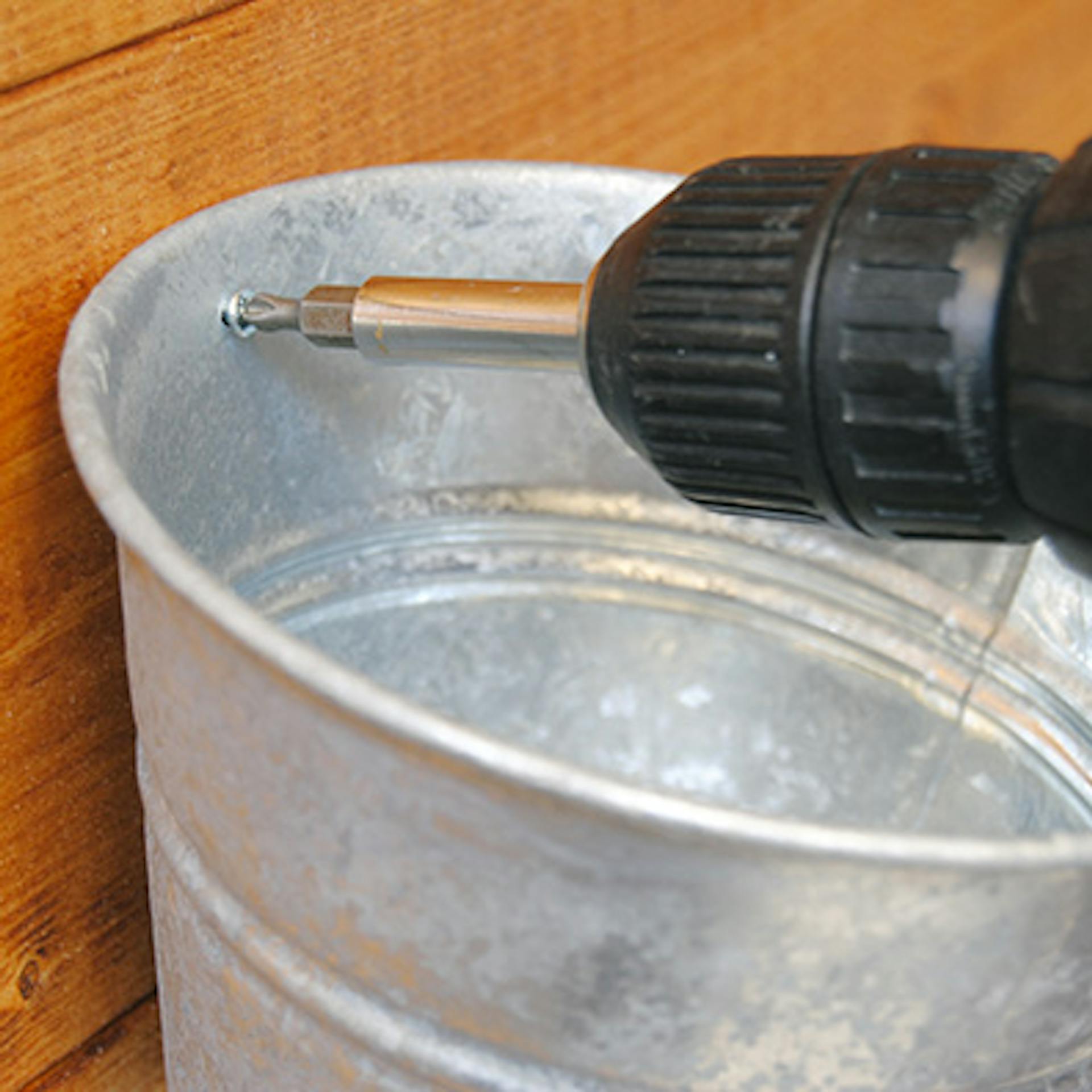 Kaspók rögzítse a falra