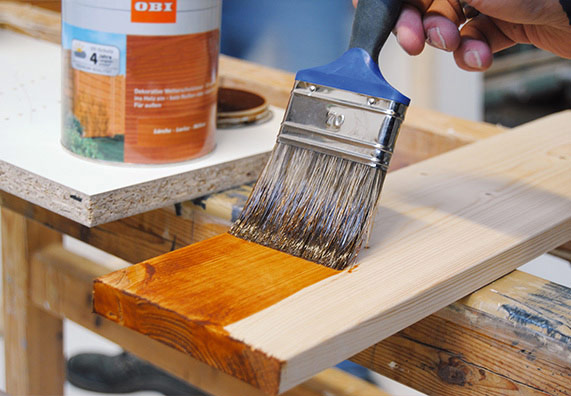 Deszkák bevonása lazúrral