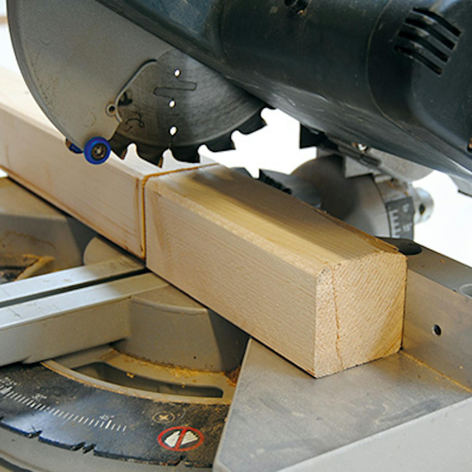 Élfák méretre vágása