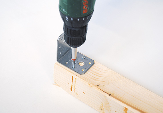 Sarokösszekötő rögzítése