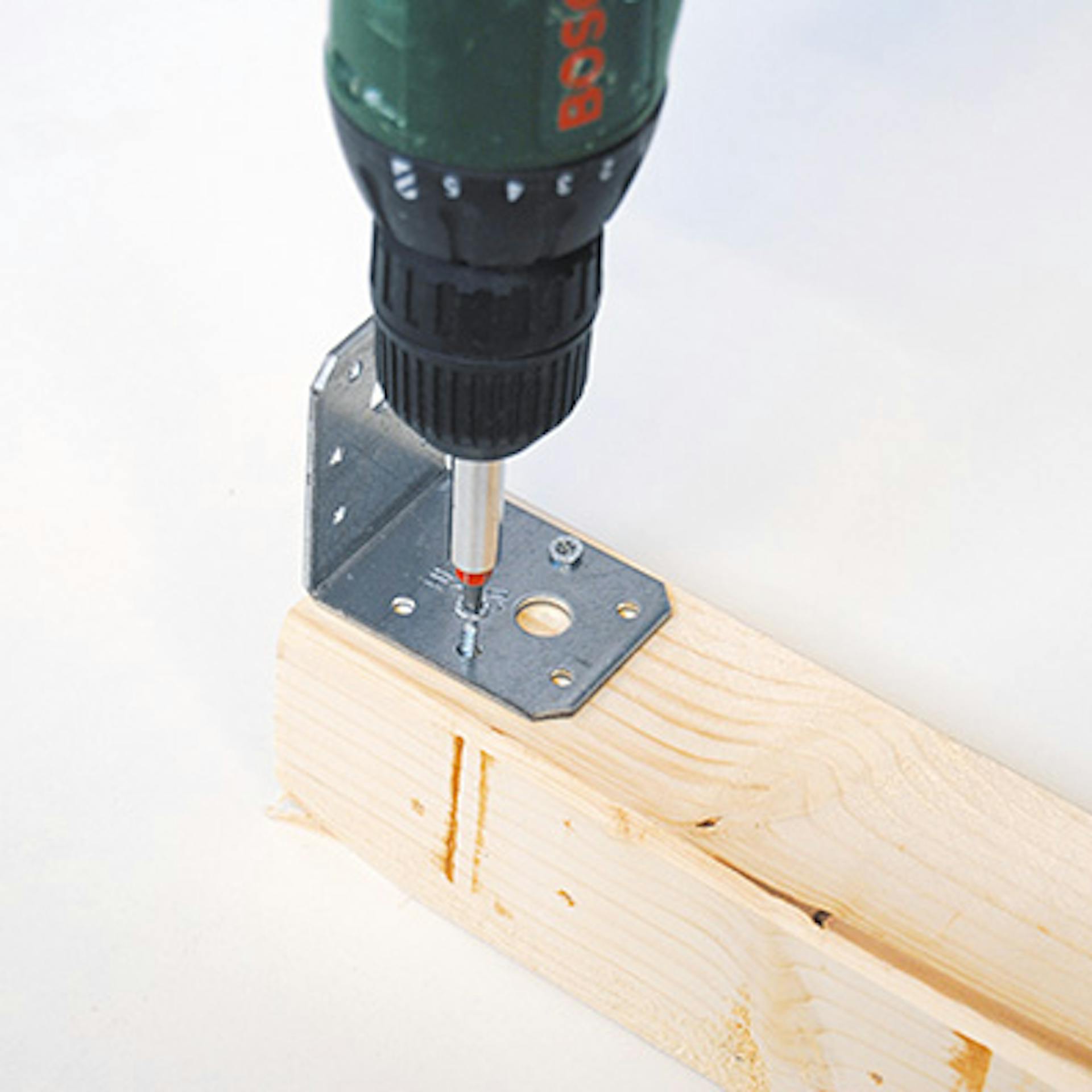 Sarokösszekötő rögzítése