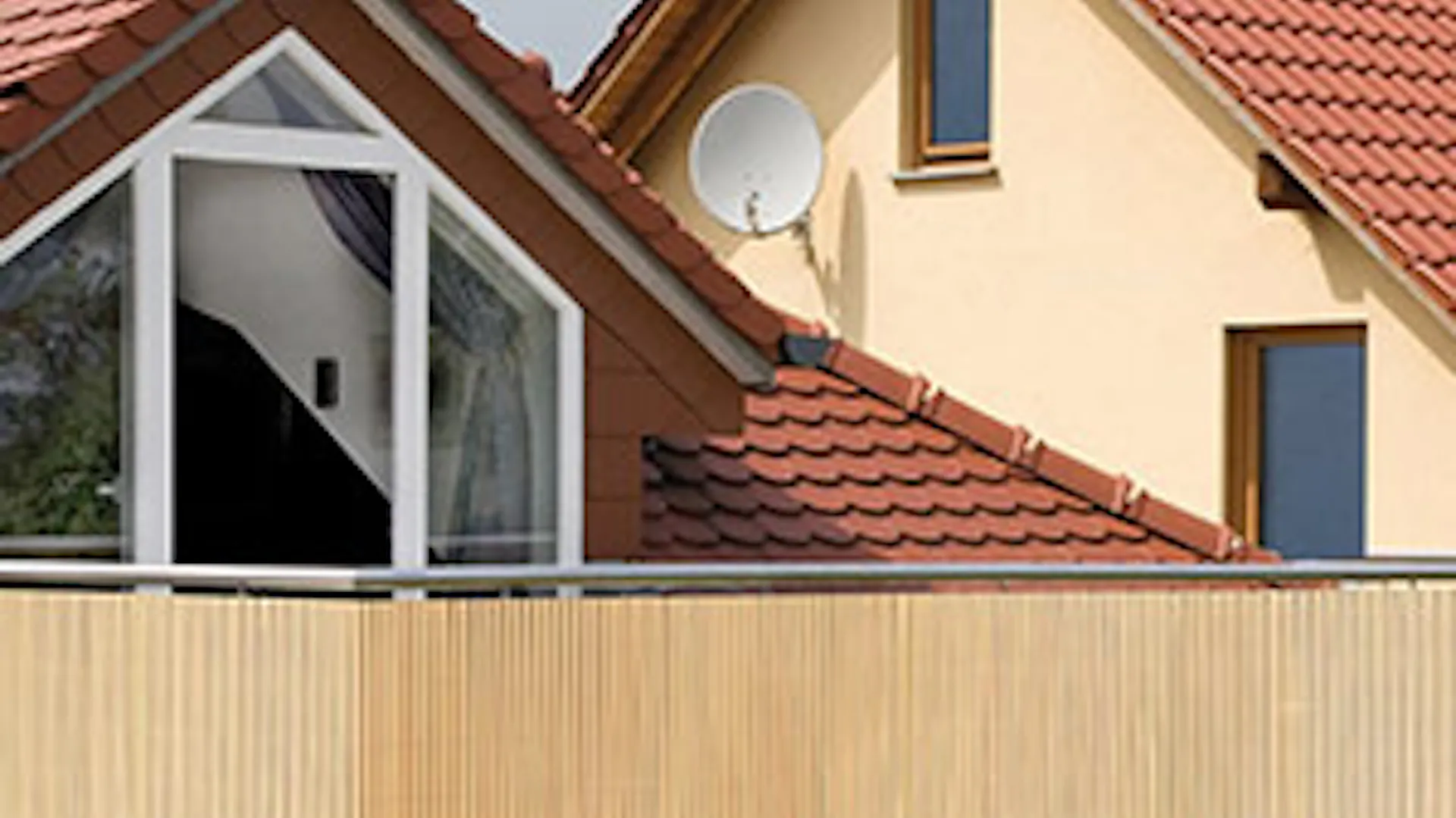 Sichtschutzmatte aus Bambus auf Balkon