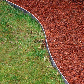 Horganyzott gyepszegély a parasztkert strukturáltságáért