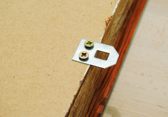 Akasztó felcsavarozása