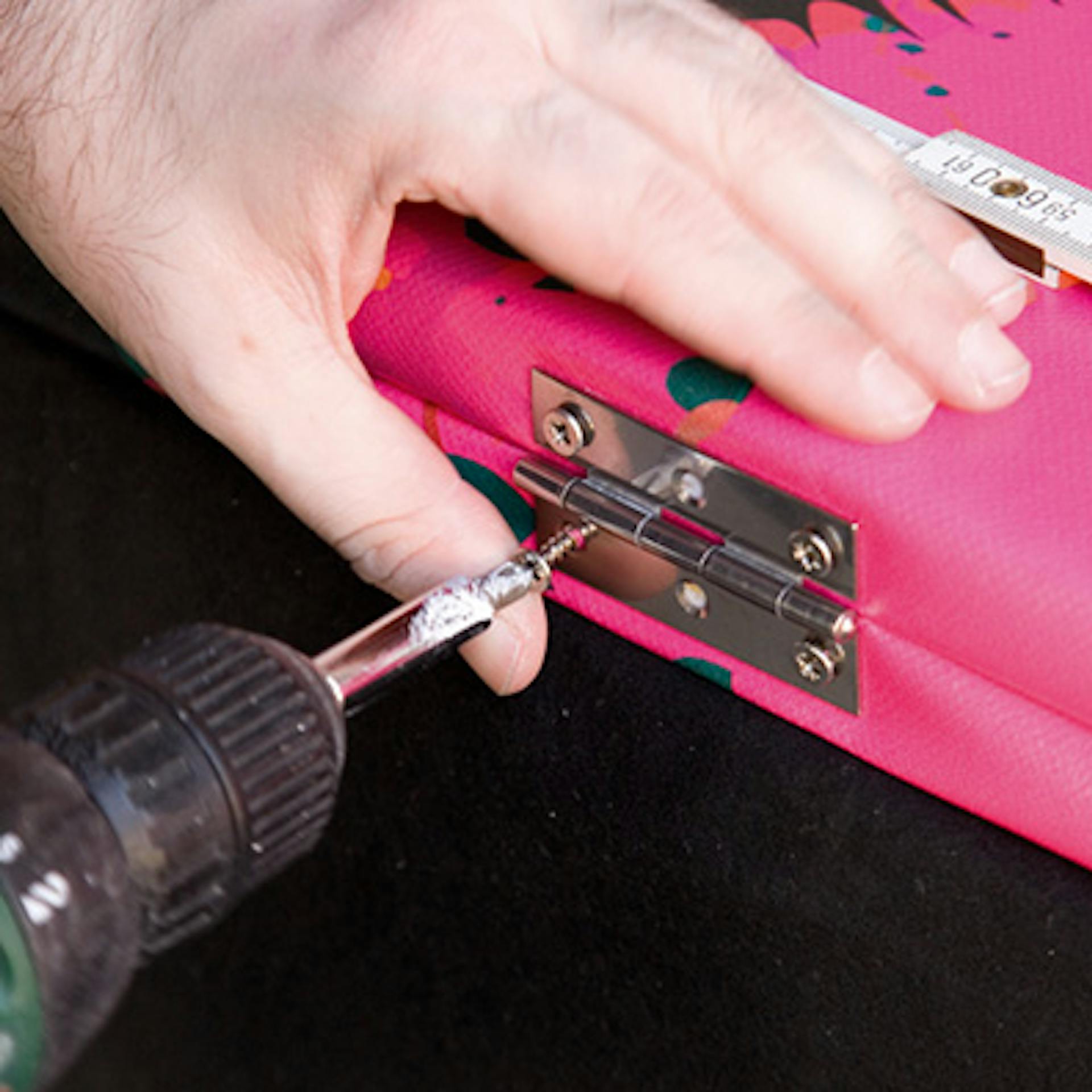 Keretek összecsavarozása