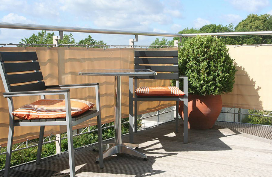 balcone con protezione privacy