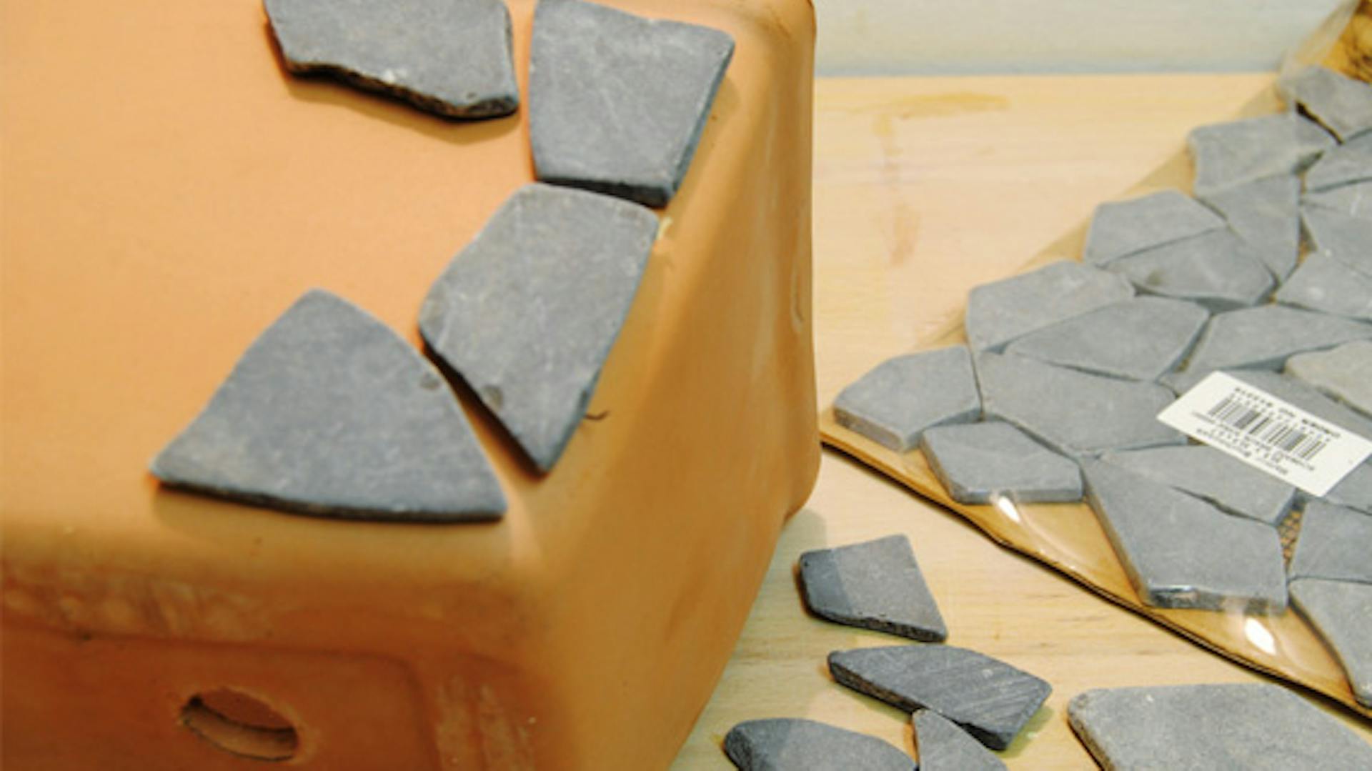 posizionamento pietre su vaso