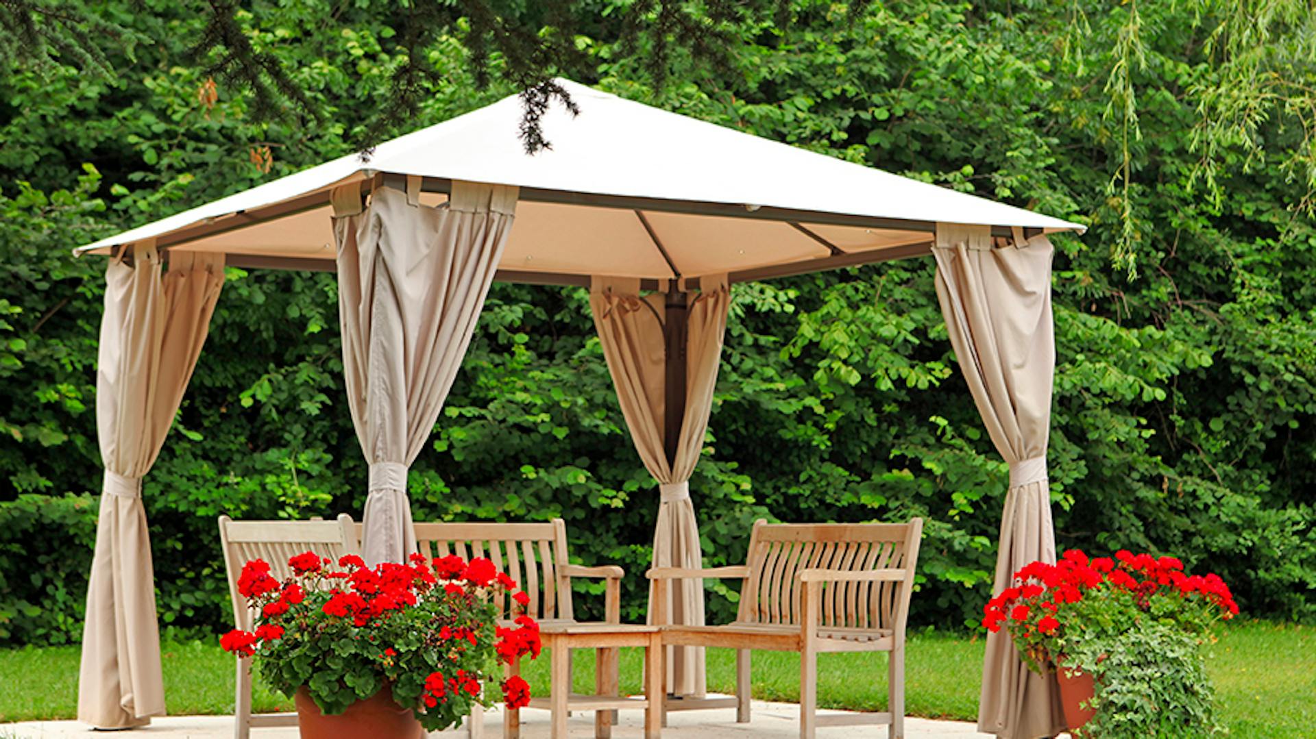 salotto sotto gazebo