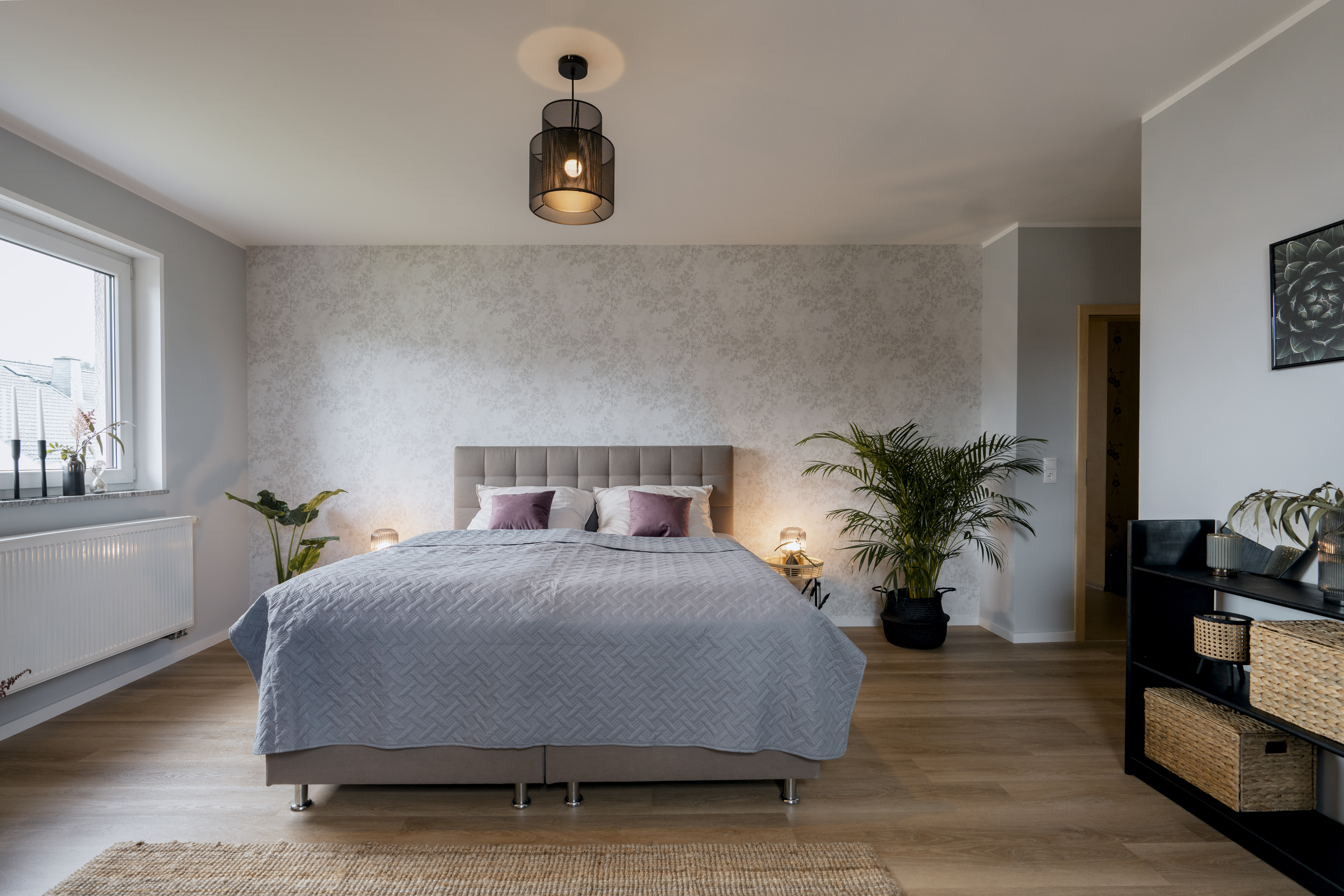 Wand und Decken tapezieren & streichen